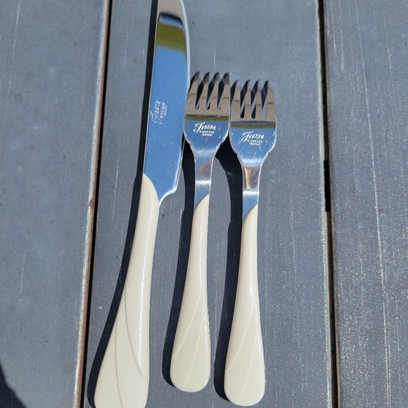 Fiesta Pearl Gray Flatware ~ Knife & 2 Small Forks ~ Retired Swirl ~ Post 86 - Picture 9 of 15